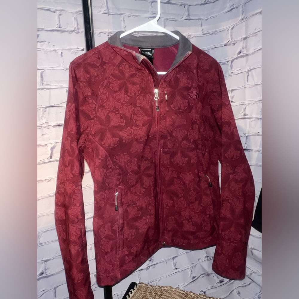 The North Face Apex Burgundy Soft Shell Zip Up Jacket